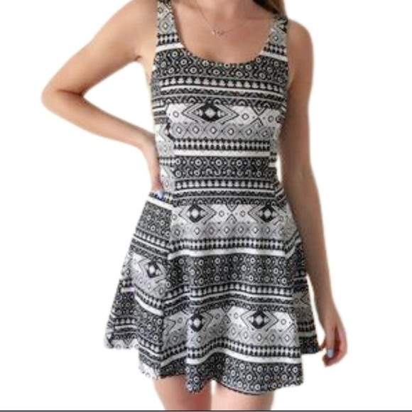 Divided H&M tribal print skater jersey mini dress - Picture 2 of 3